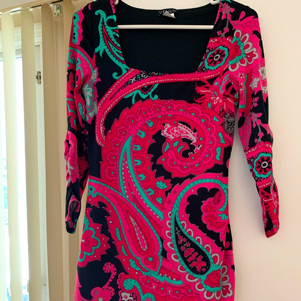 Adorable dress- (like new)